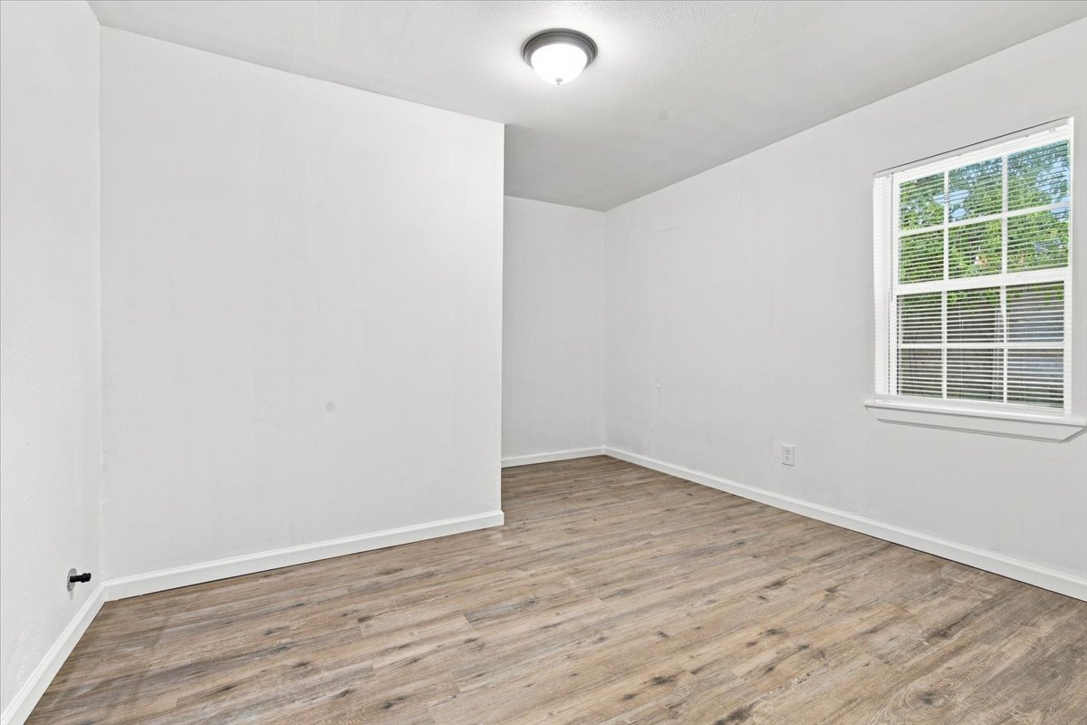 812 W 5th Street Property Photo 11