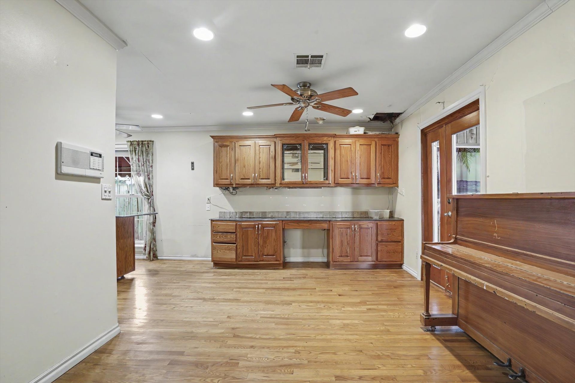 2005 E 52nd Street Property Photo 11