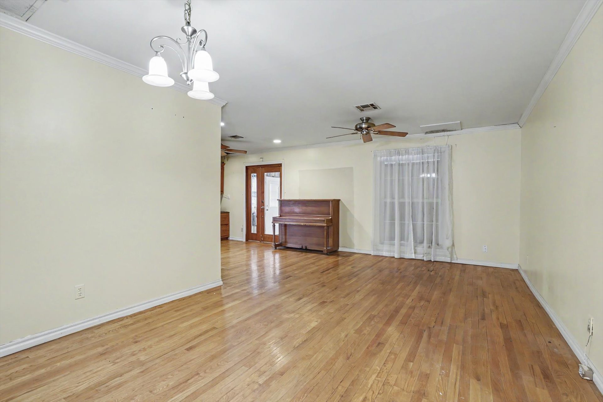 2005 E 52nd Street Property Photo 13