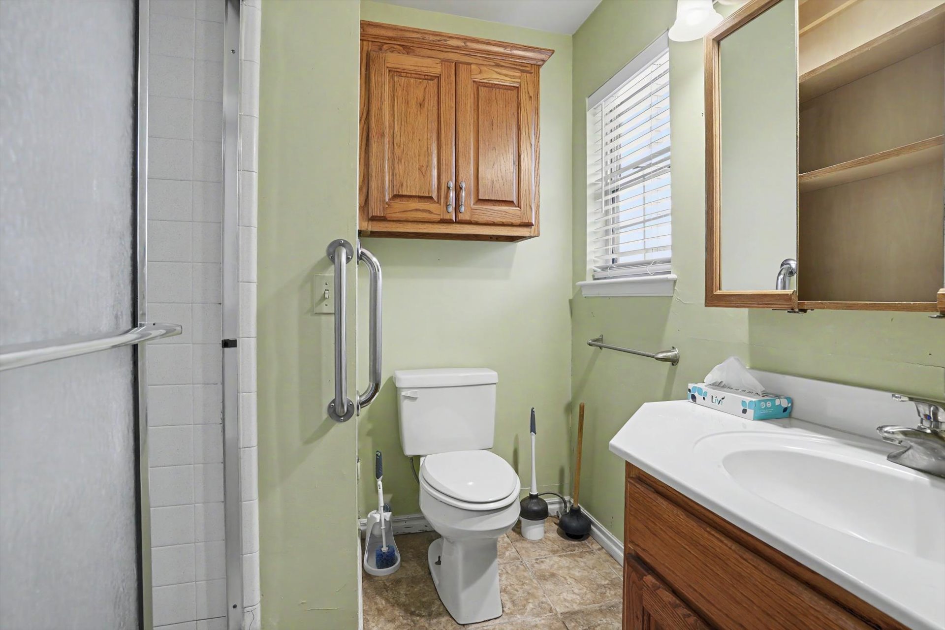 2005 E 52nd Street Property Photo 16
