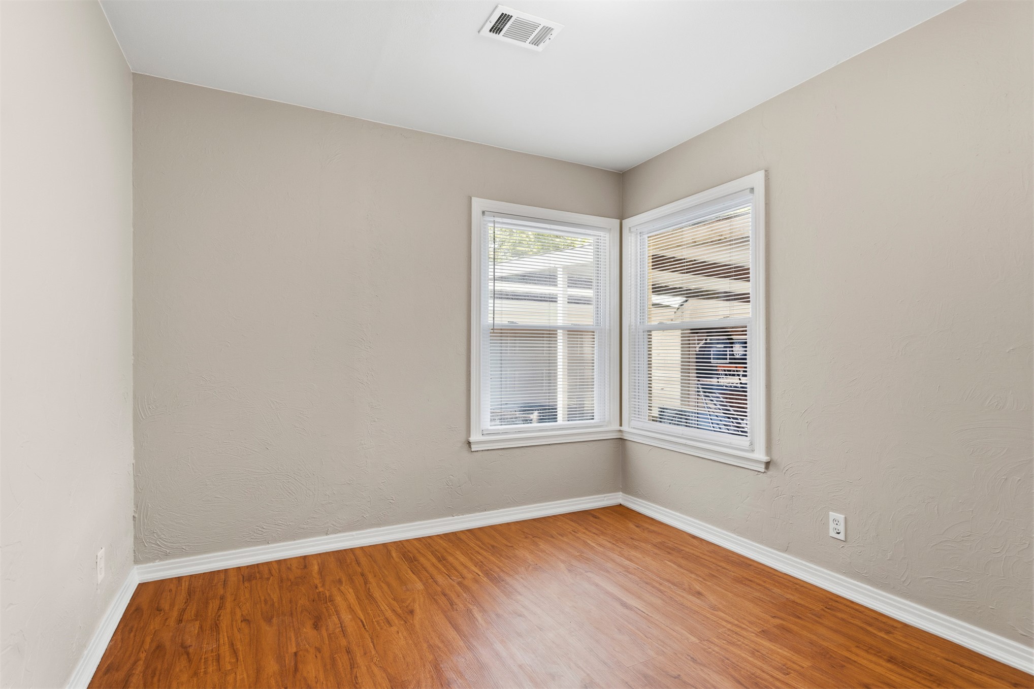 416 H Sw Property Photo 15