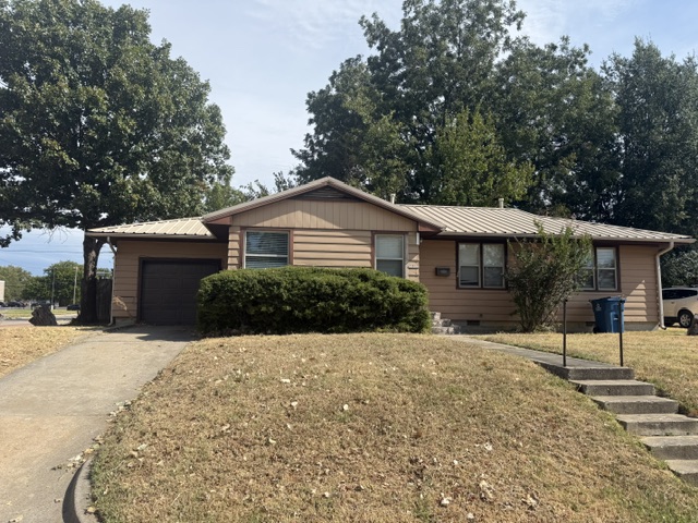 1101 E Delaware Avenue Property Photo 1