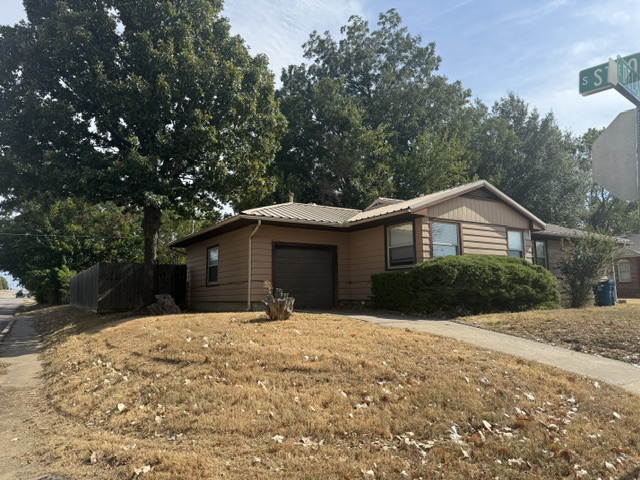 1101 E Delaware Avenue Property Photo 2