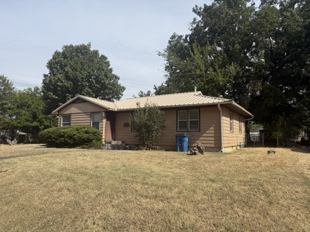 1101 E Delaware Avenue Property Photo 3