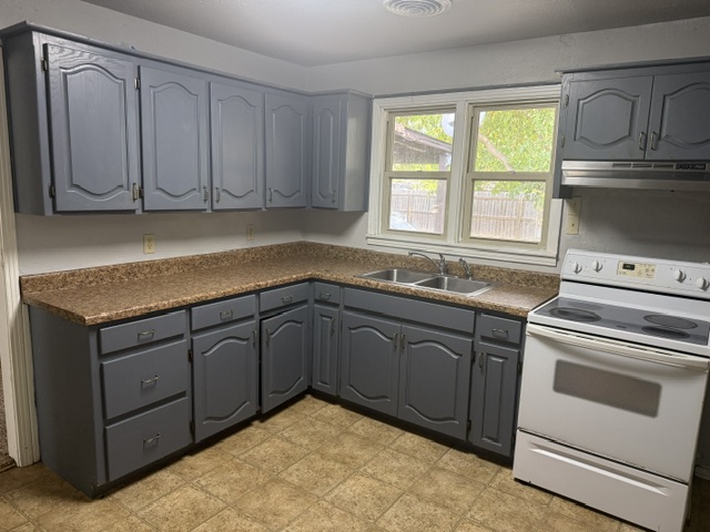 1101 E Delaware Avenue Property Photo 5