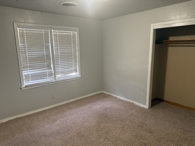 1101 E Delaware Avenue Property Photo 8
