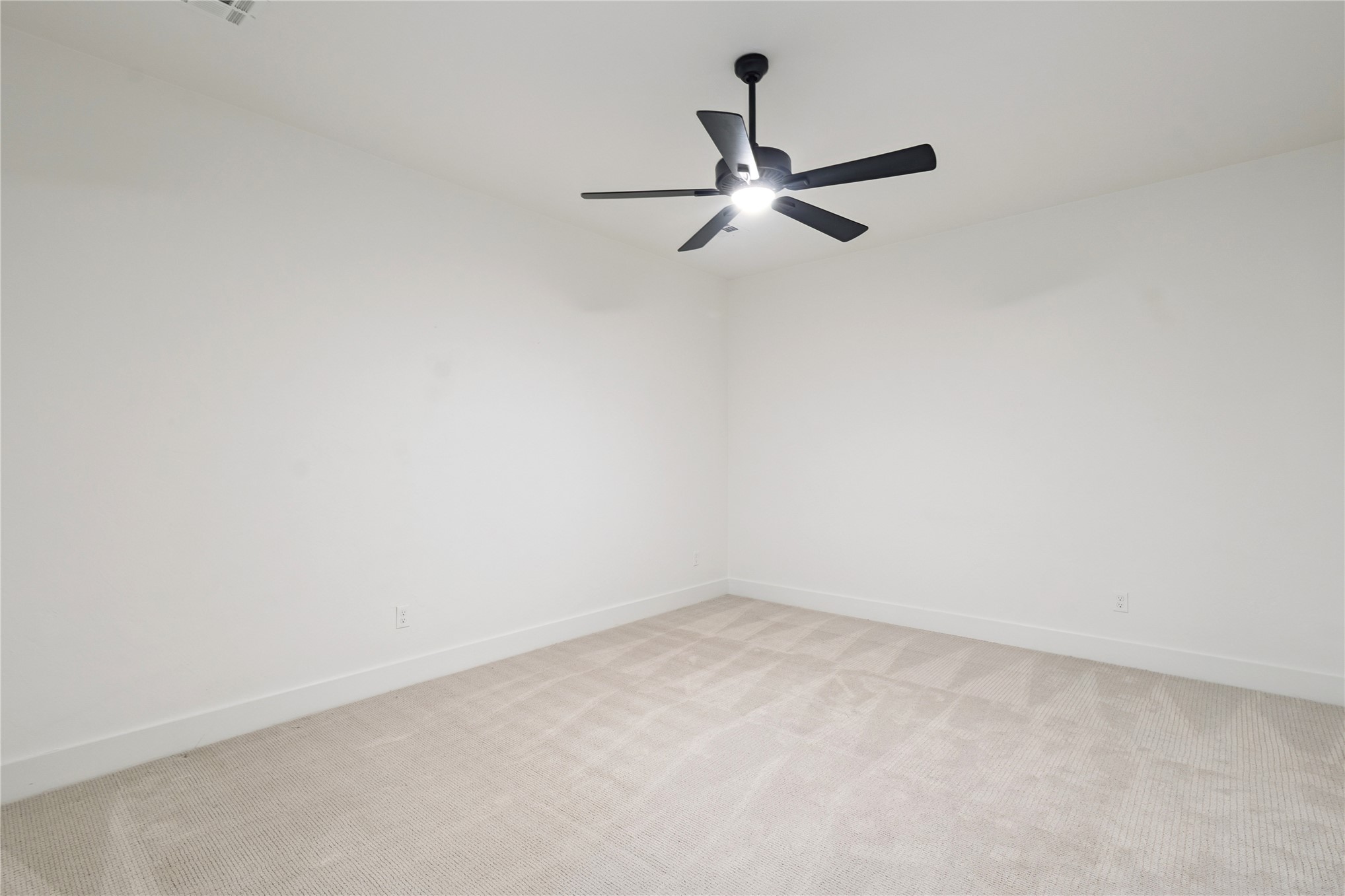 1049 E 8th Street Property Photo 32