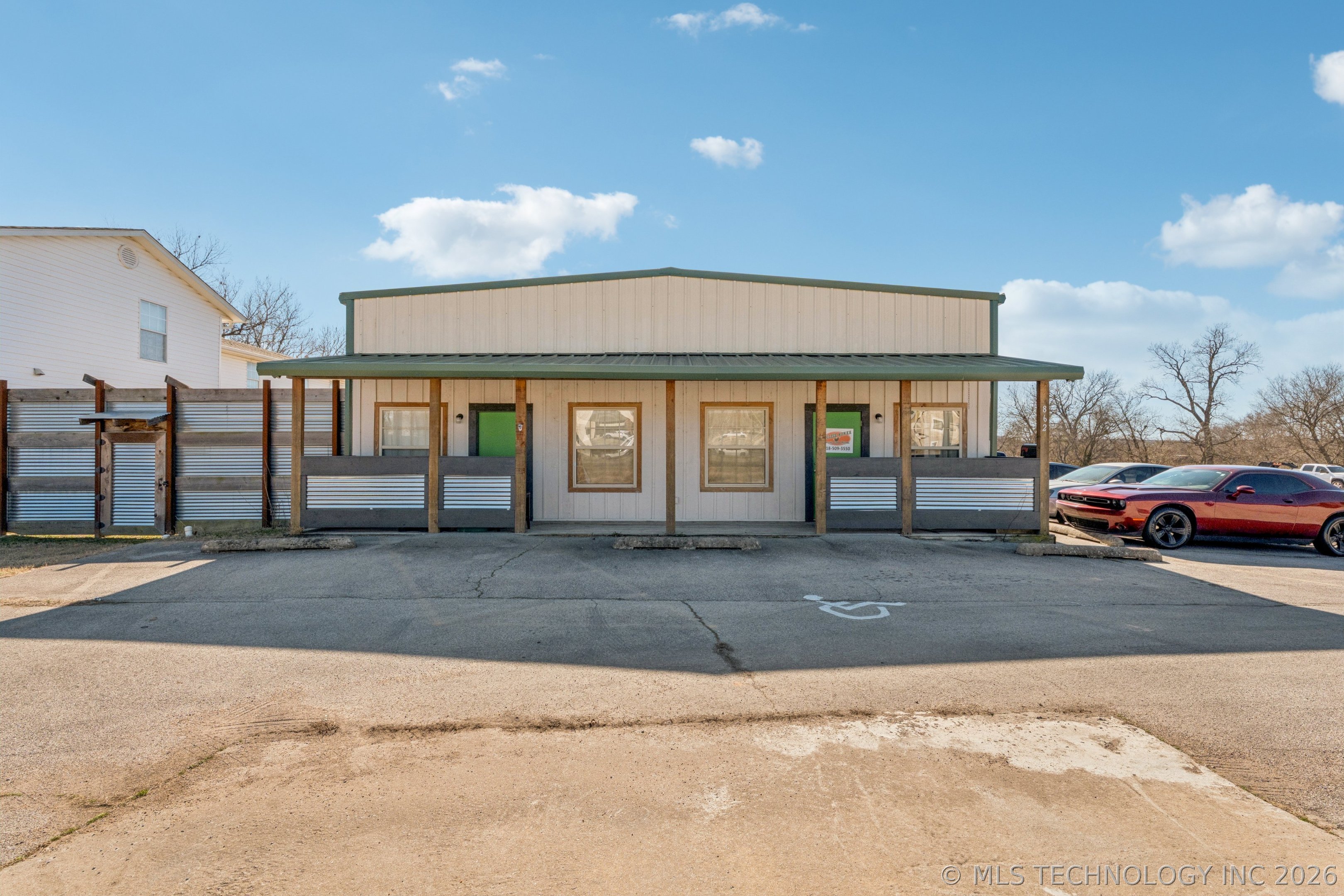 862 W Taft Avenue Property Photo 1