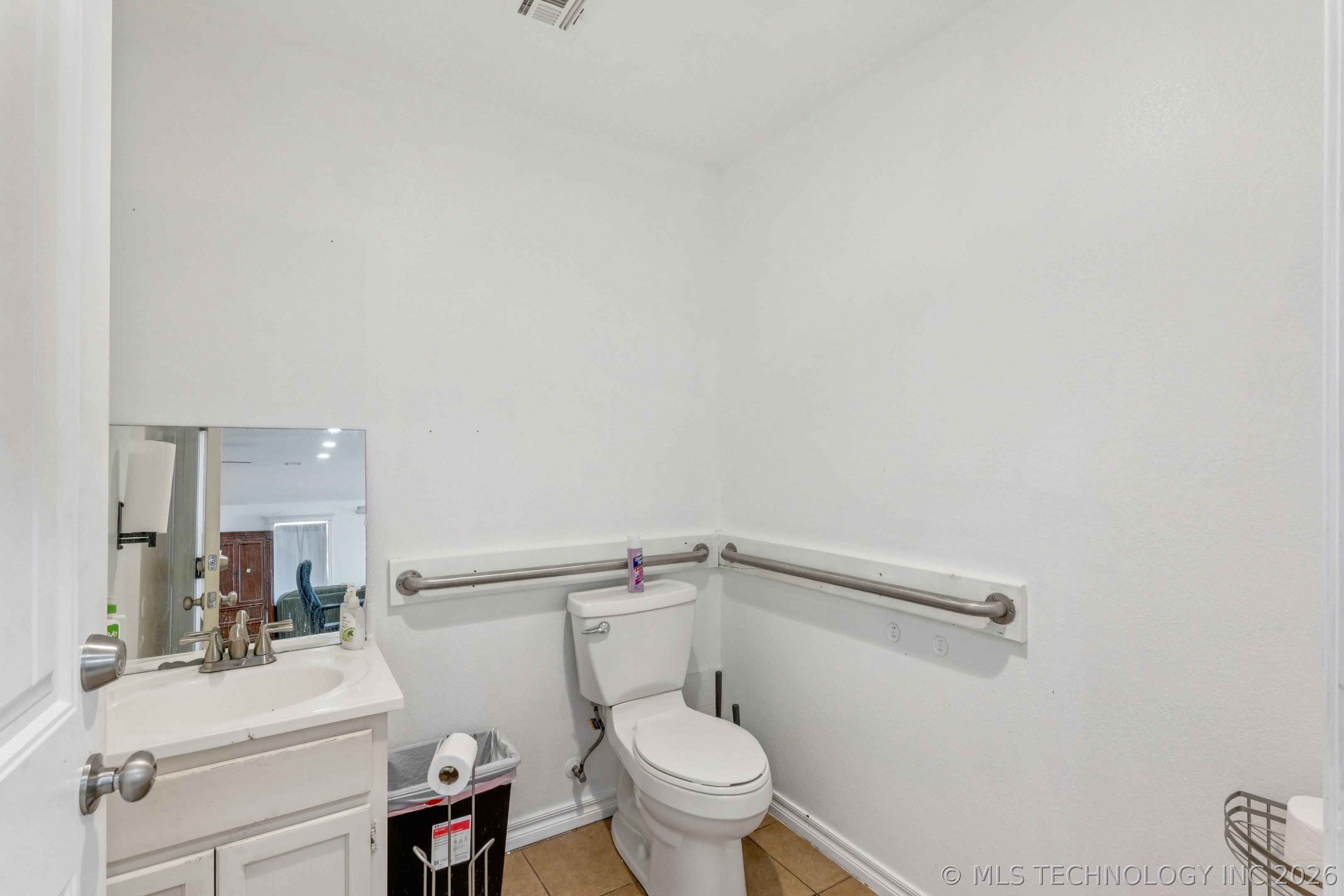 862 W Taft Avenue Property Photo 9