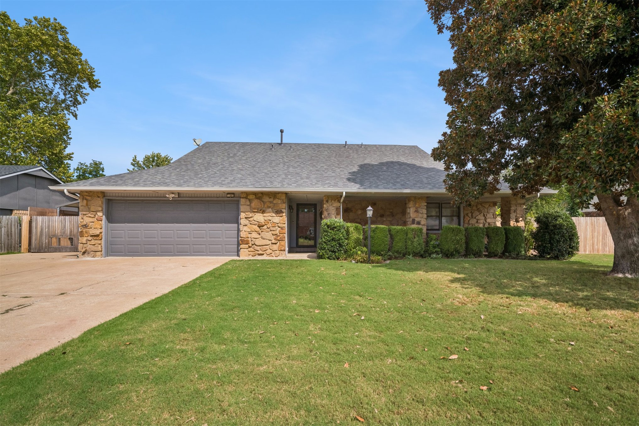 108 W Timberlane Court Property Photo 1