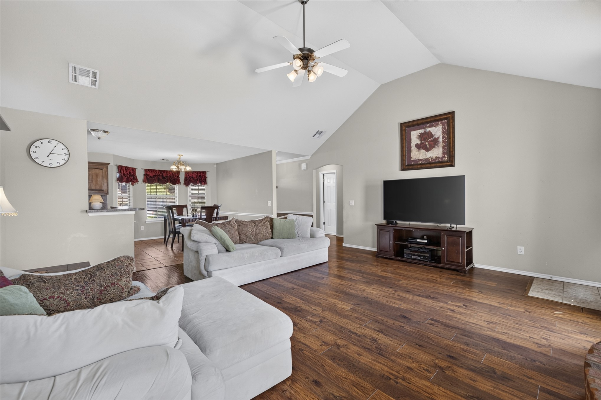 11710 S Primrose Street Property Photo 9