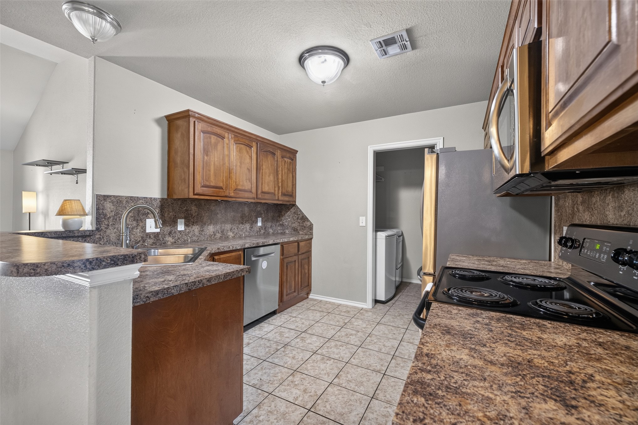 11710 S Primrose Street Property Photo 15