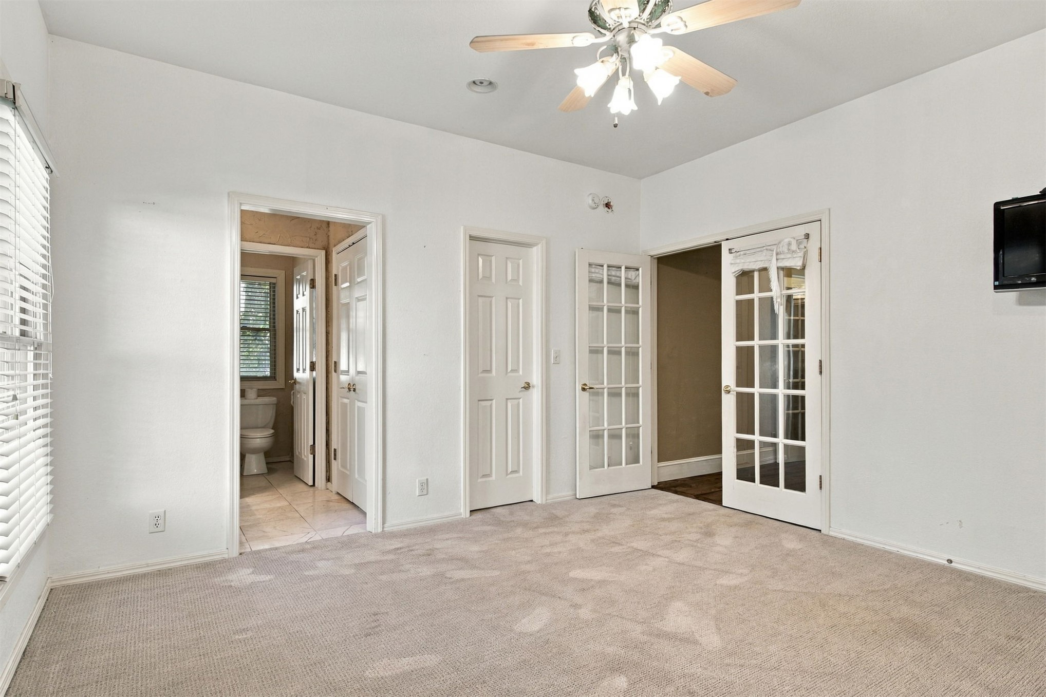 8308 S Allegheny Avenue Property Photo 40