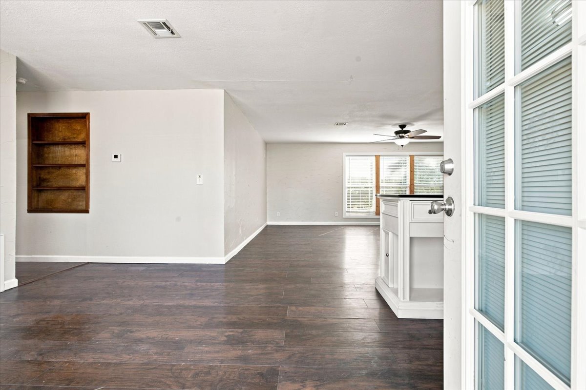 101 N Division Street Property Photo 5