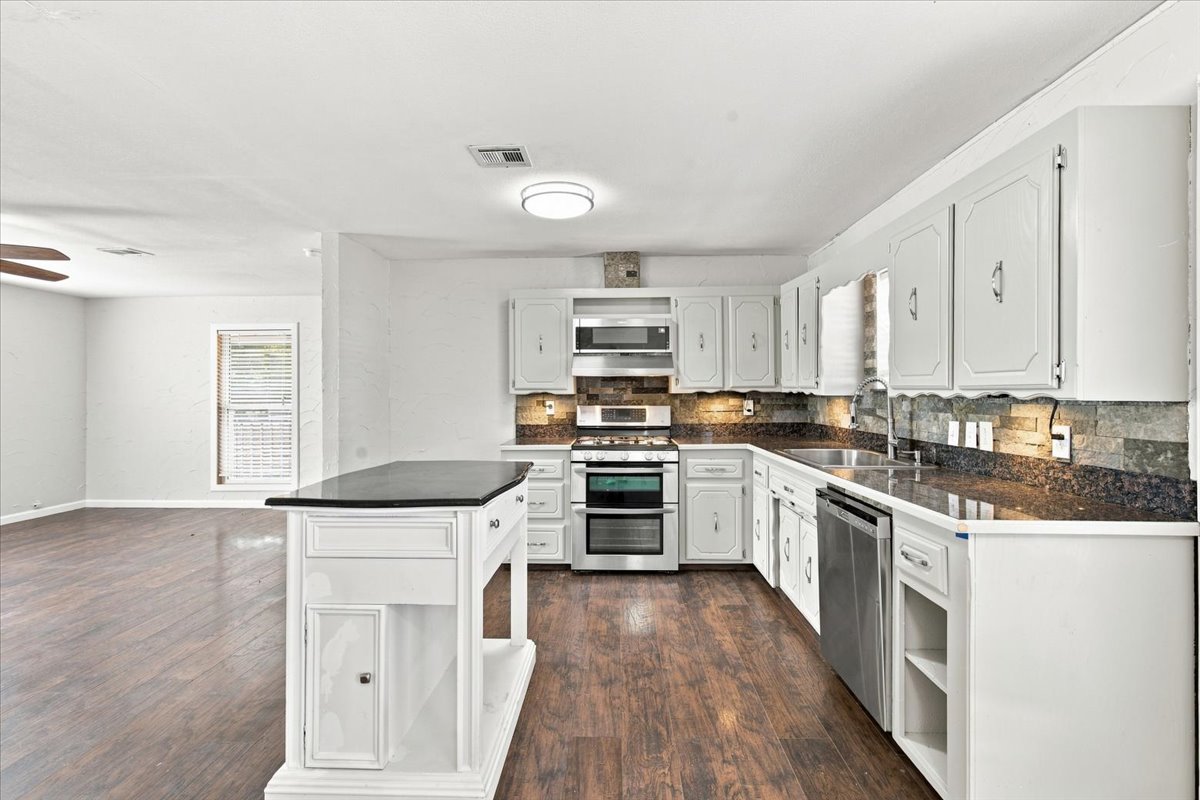 101 N Division Street Property Photo 11