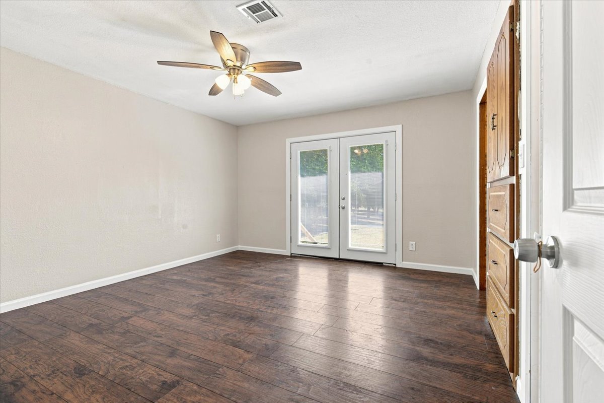 101 N Division Street Property Photo 18