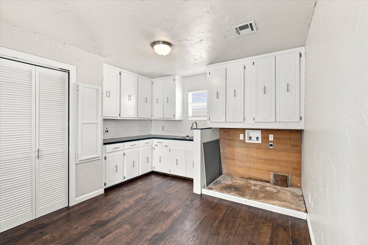 101 N Division Street Property Photo 24
