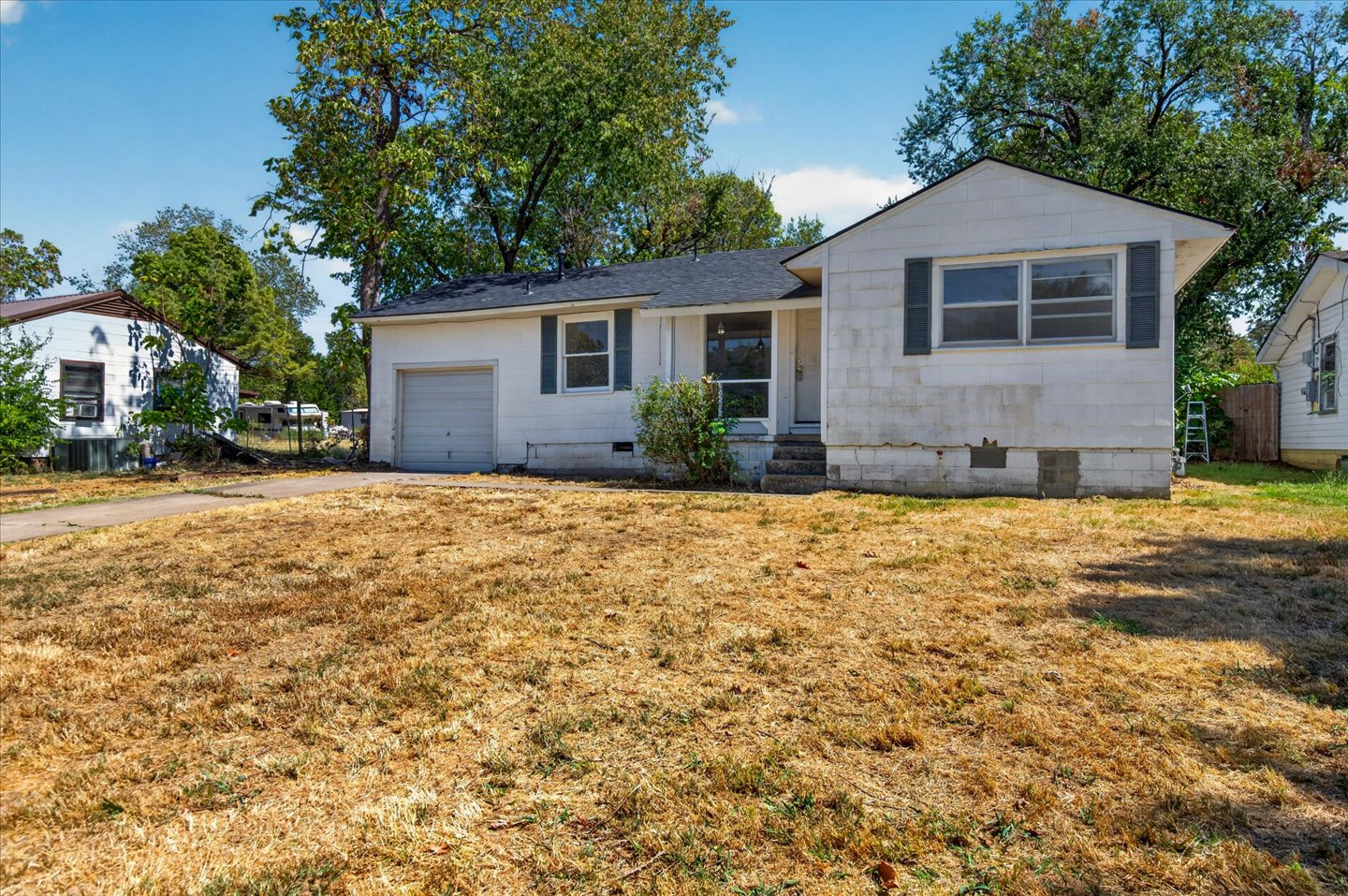 1812 S Armstrong Avenue Property Photo 2
