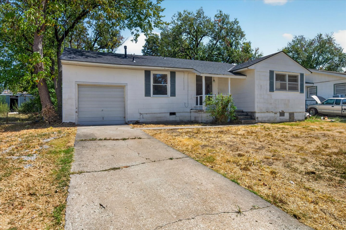 1812 S Armstrong Avenue Property Photo 3