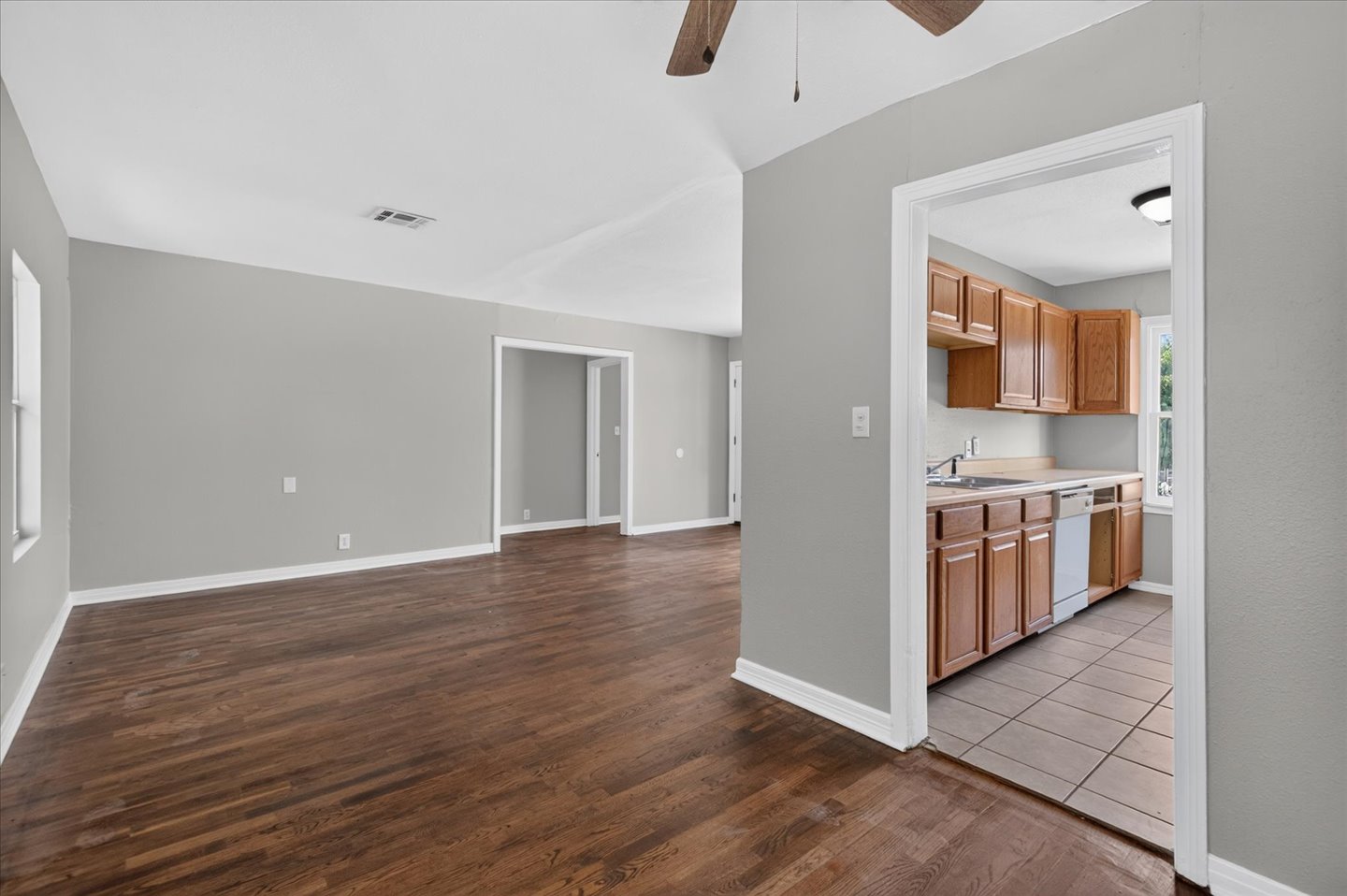 1812 S Armstrong Avenue Property Photo 6