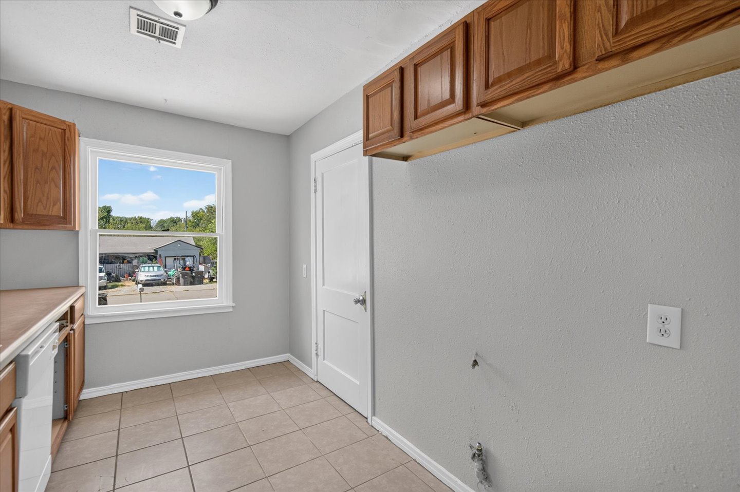 1812 S Armstrong Avenue Property Photo 8