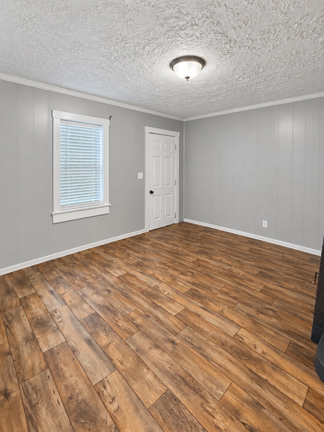 1201 E 8th Property Photo 3
