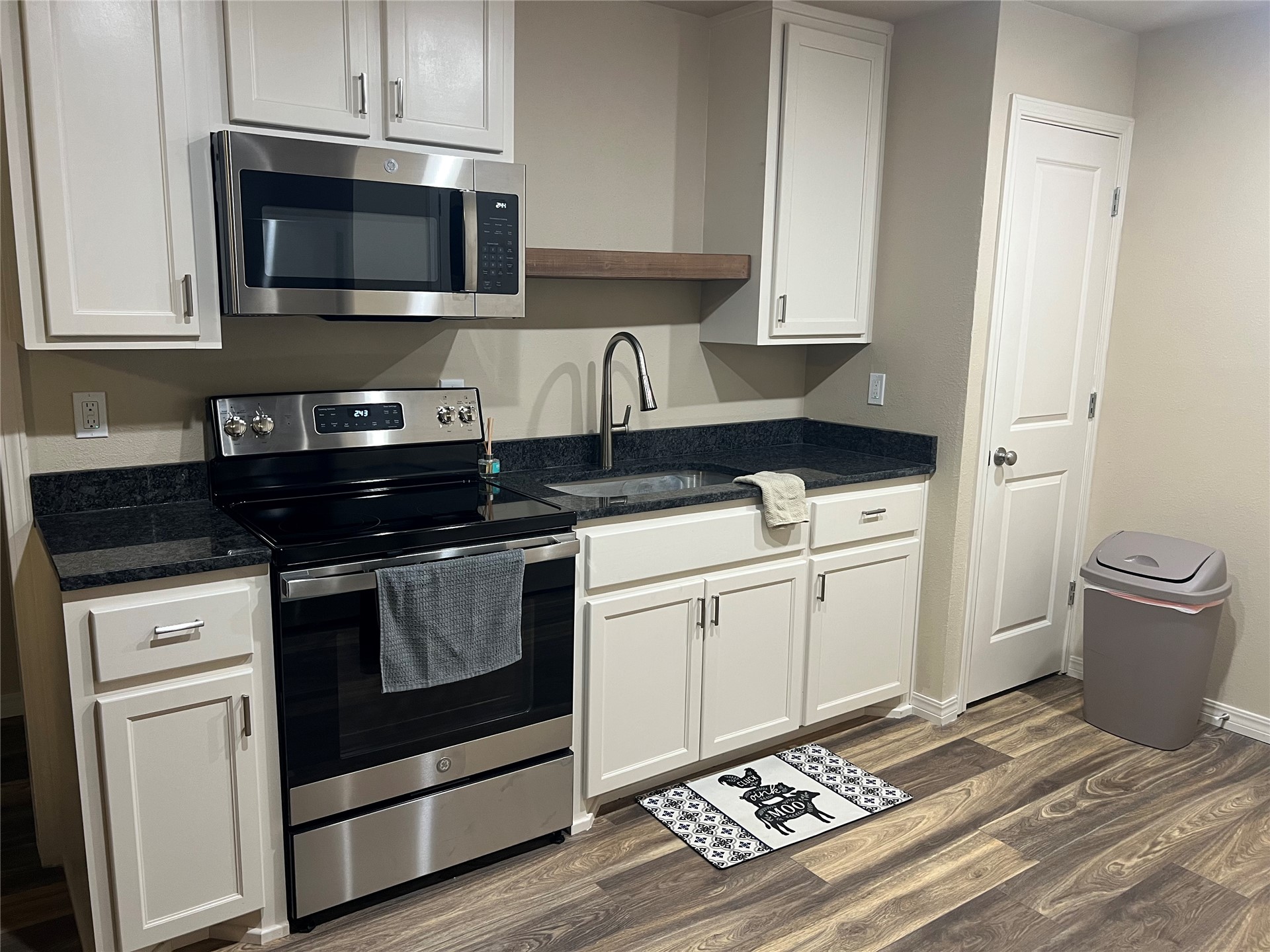1380 Day Lane Property Photo 8