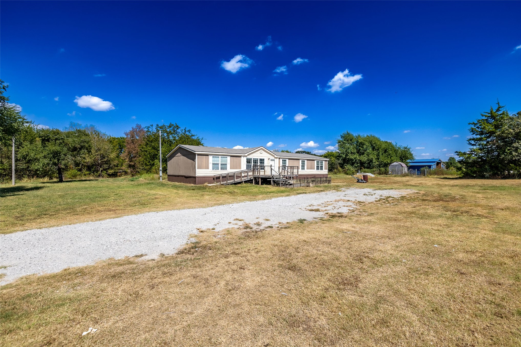9130 N 230 Road Property Photo 4