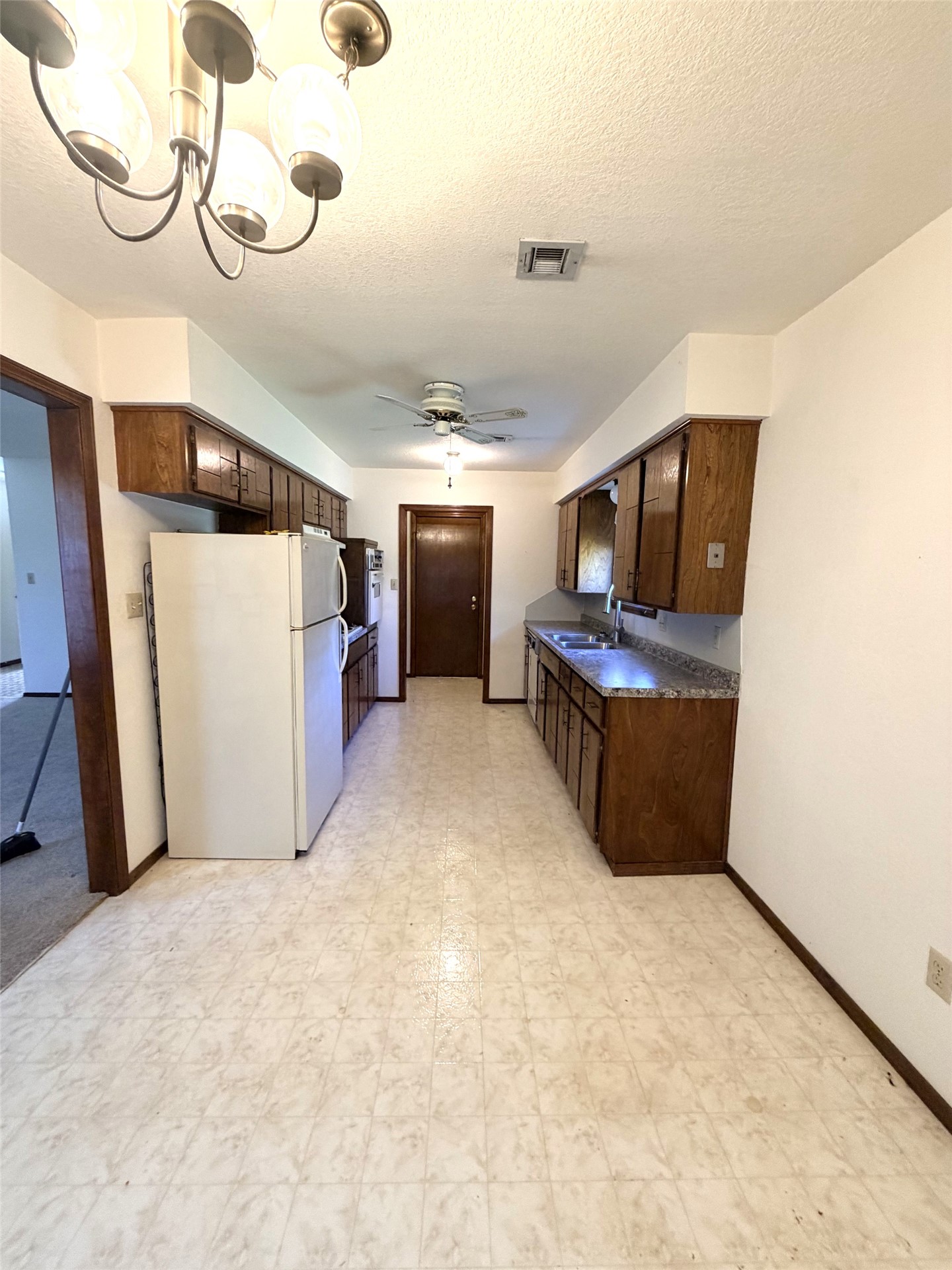 1512 Briarwood Lane Property Photo 10