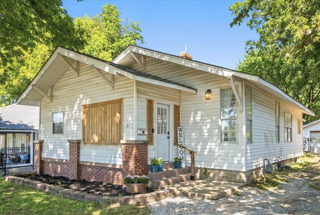 1911 W Cameron Street Property Photo 27