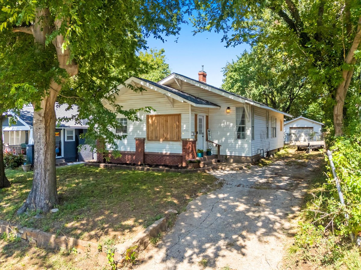 1911 W Cameron Street Property Photo 32