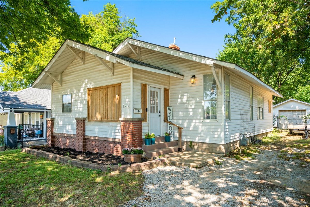 1911 W Cameron Street Property Photo 33
