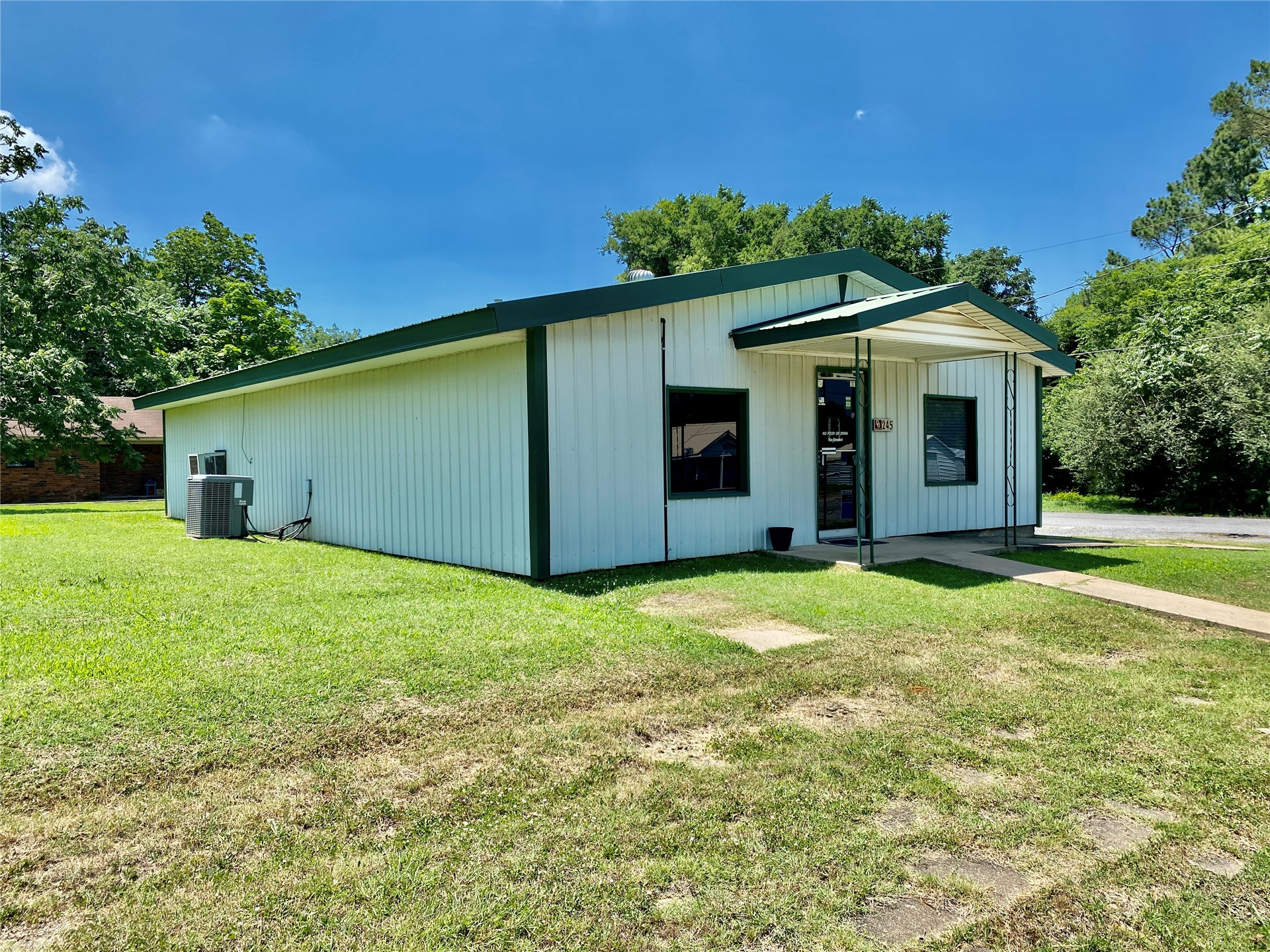 245 S Main Property Photo 1