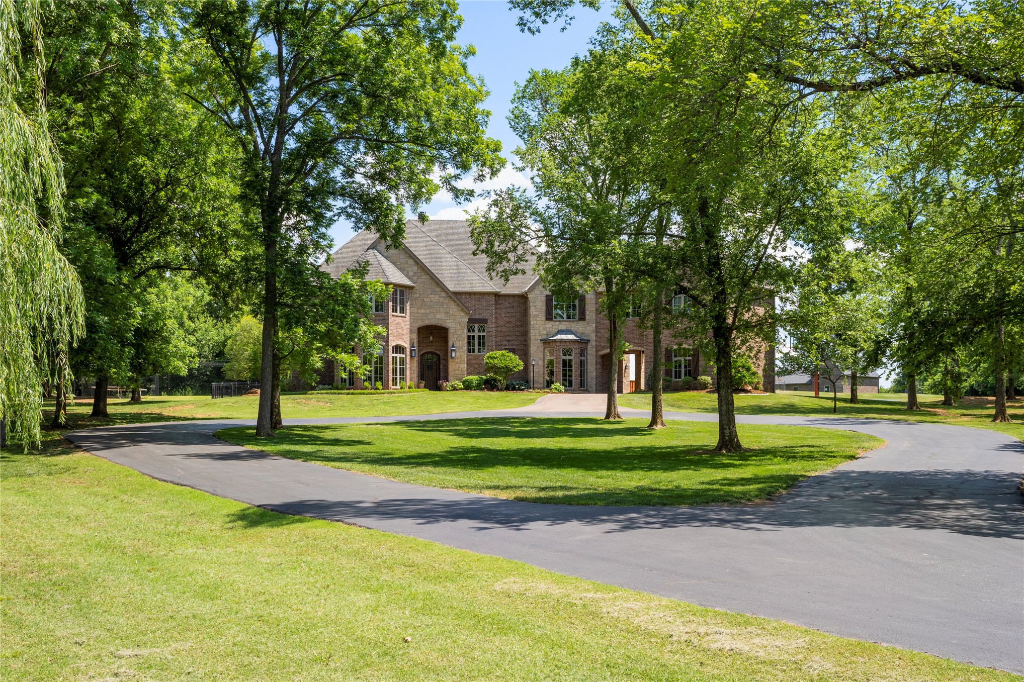1211 N Cimarron Hill Property Photo 2