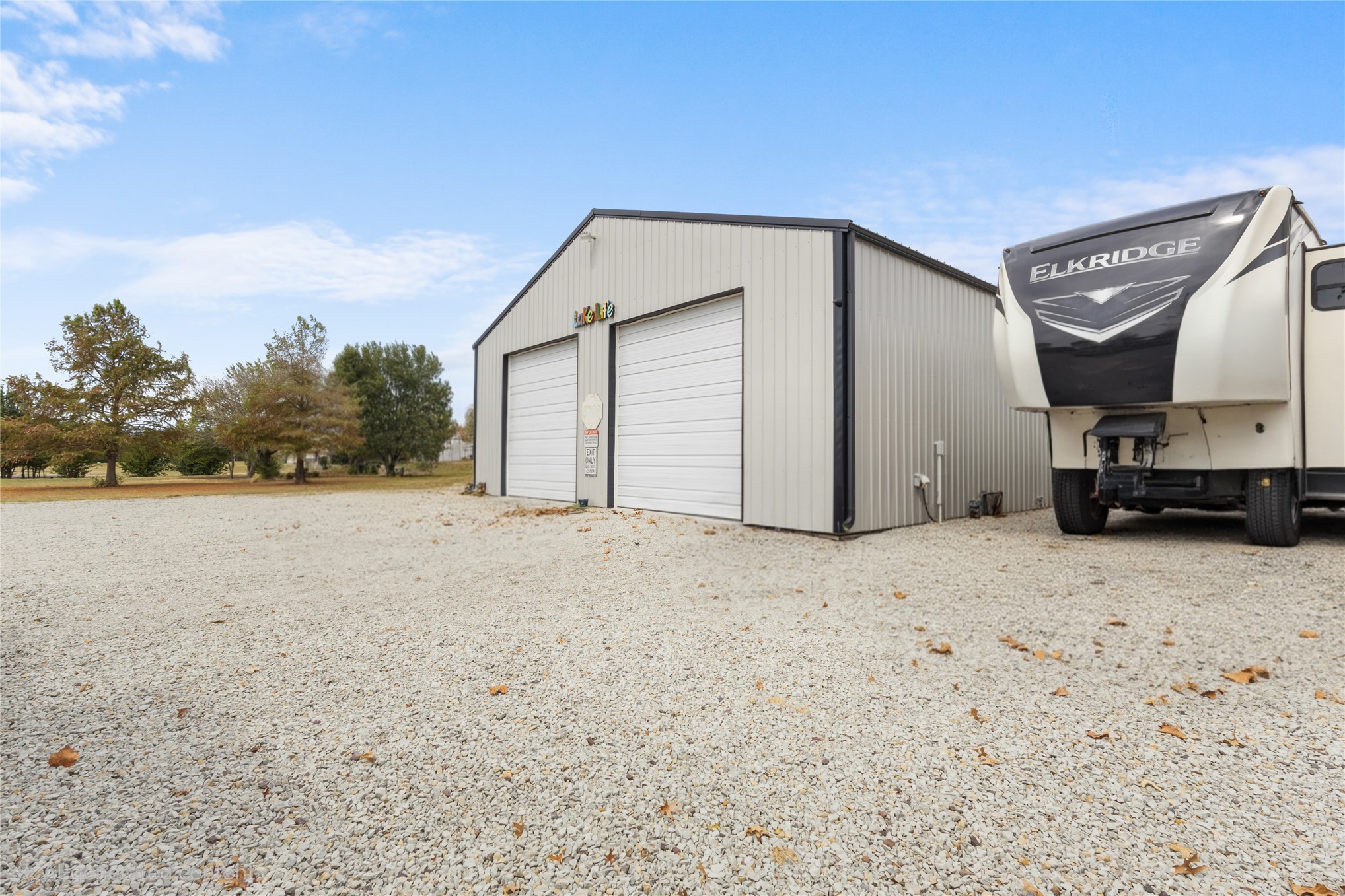 420781 1143 Road Property Photo 2