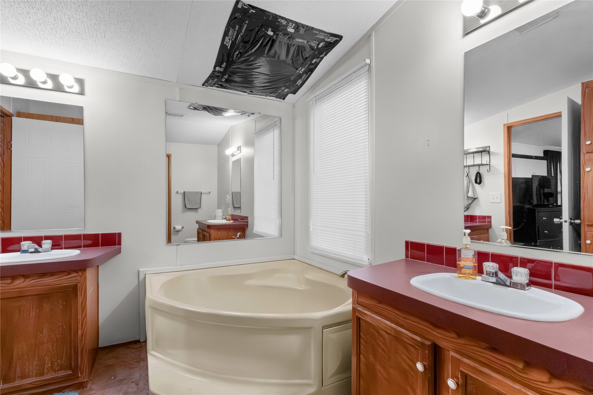 420781 1143 Road Property Photo 32