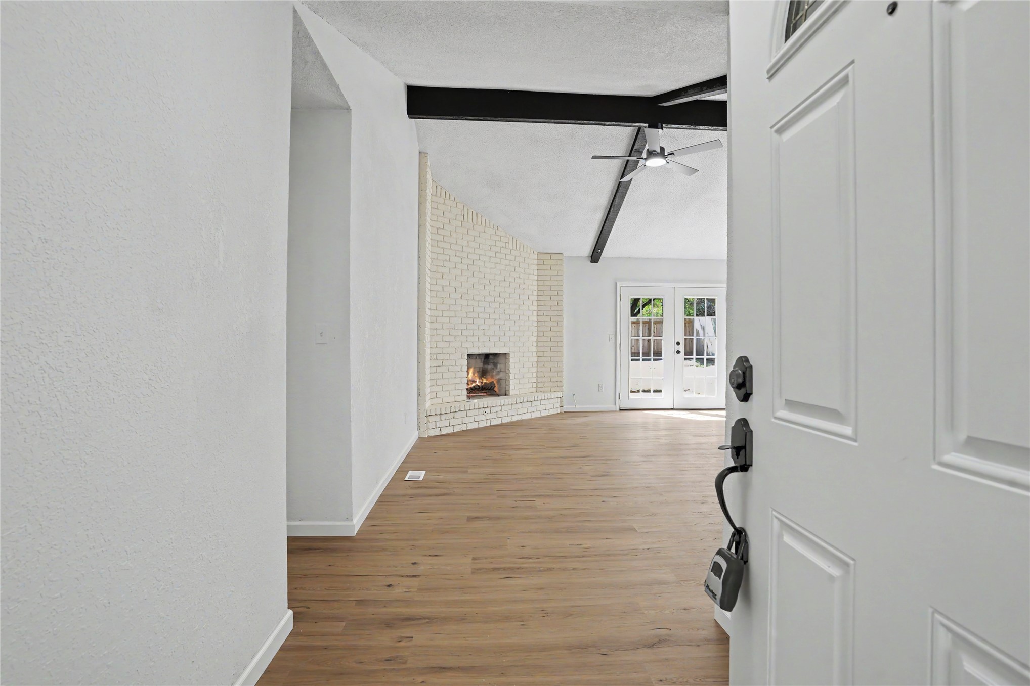 782 N Zenith Avenue Property Photo 3