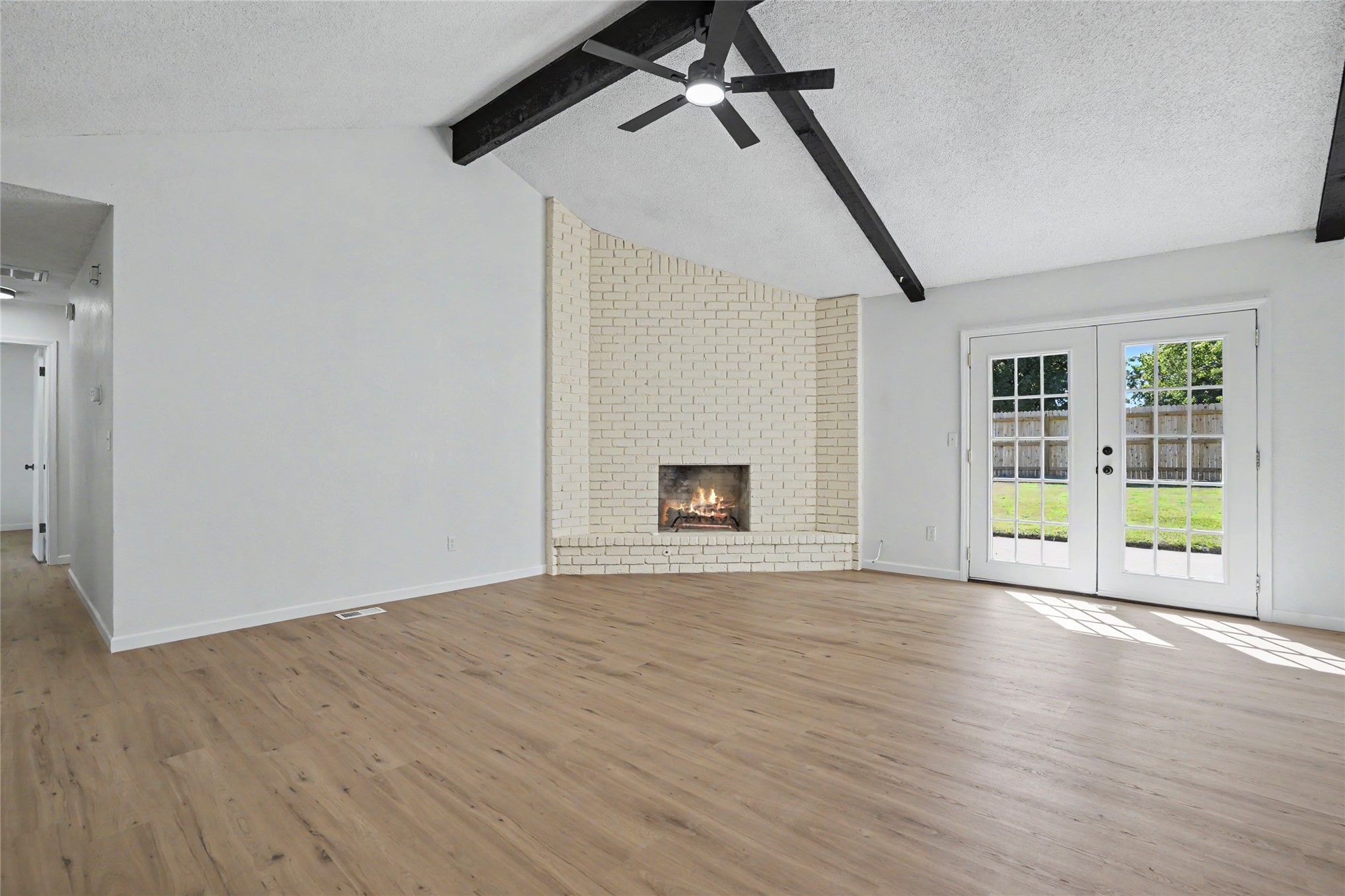 782 N Zenith Avenue Property Photo 6