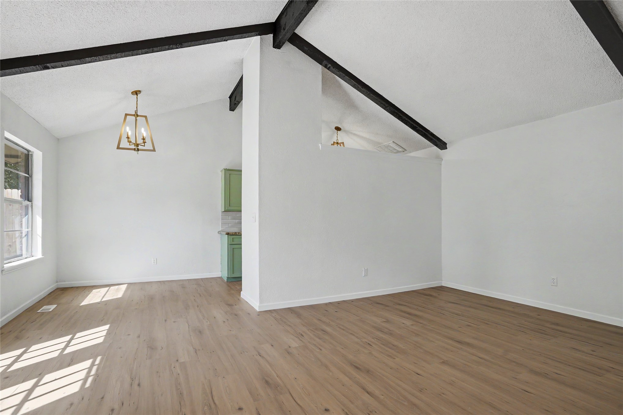 782 N Zenith Avenue Property Photo 9