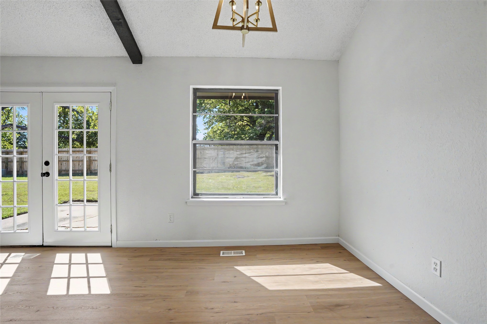 782 N Zenith Avenue Property Photo 12