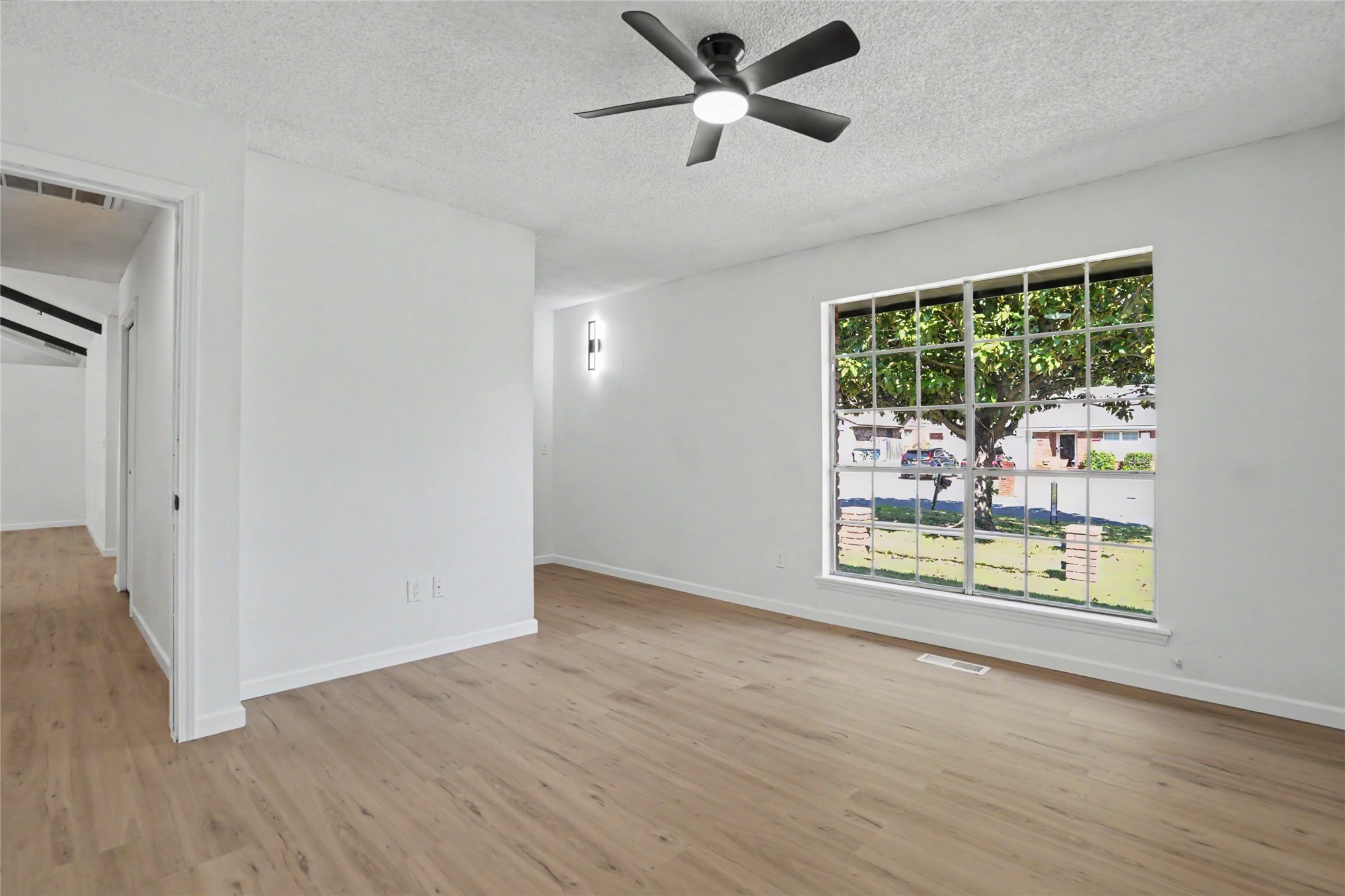 782 N Zenith Avenue Property Photo 22
