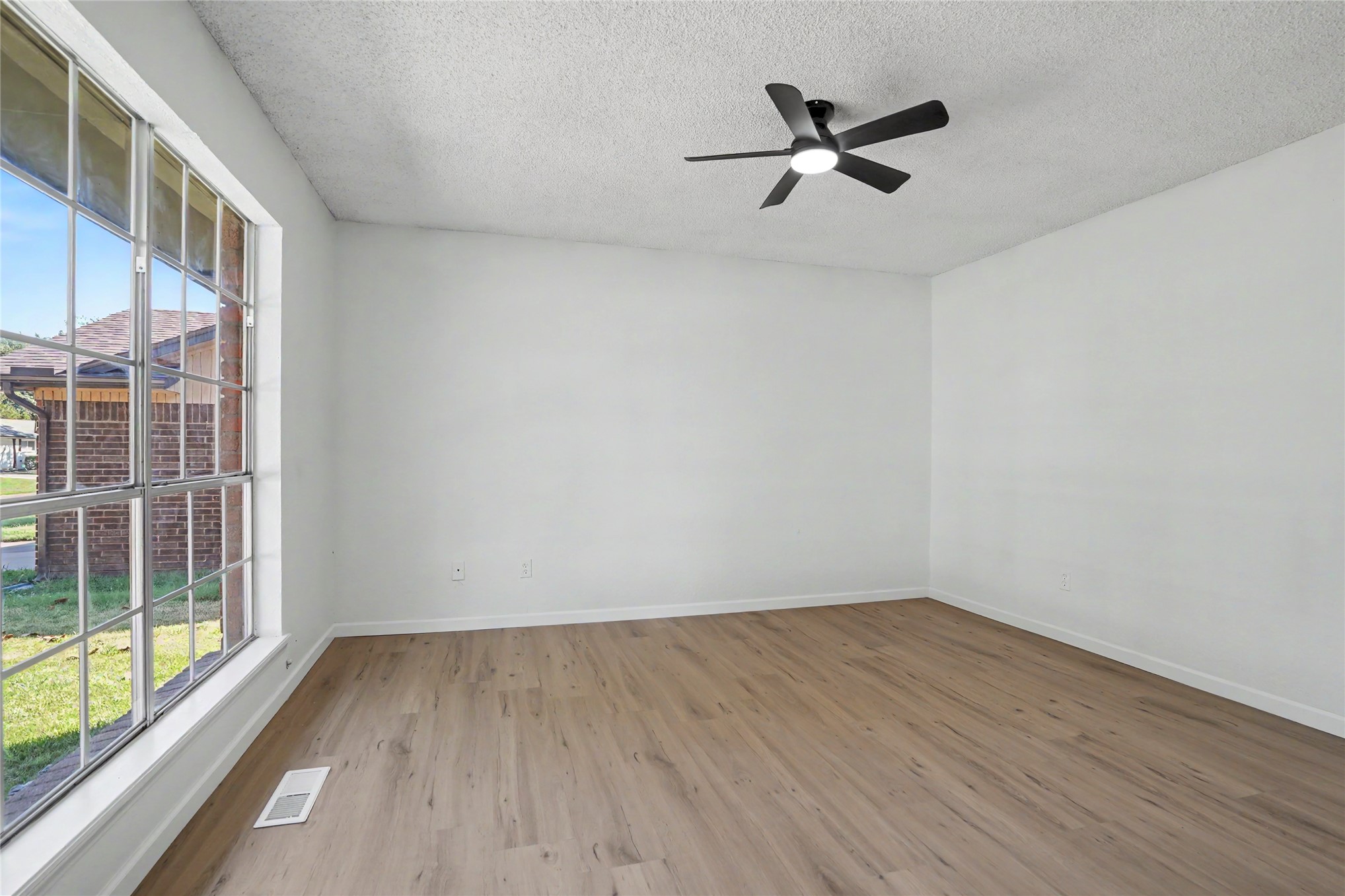 782 N Zenith Avenue Property Photo 24