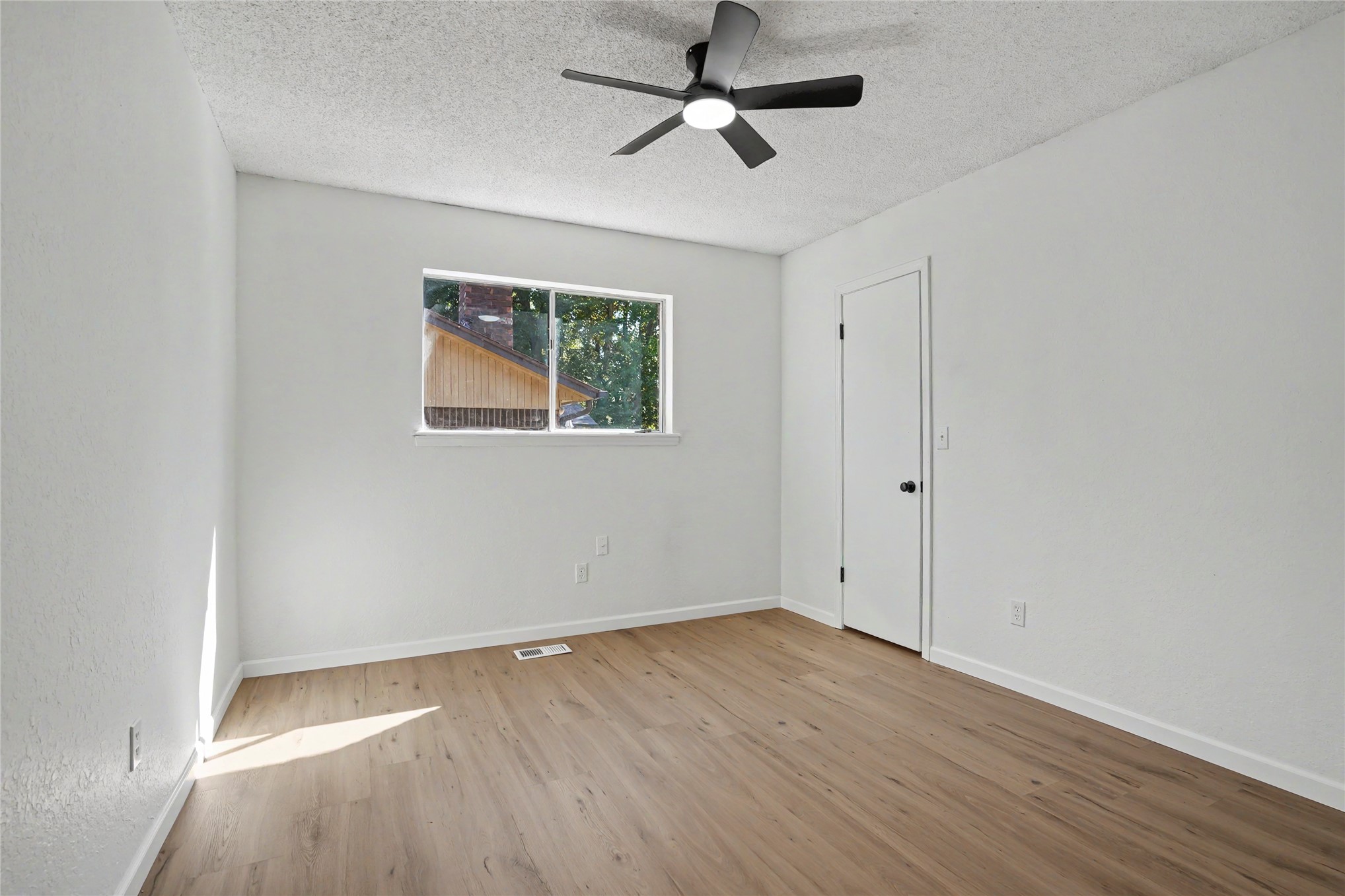 782 N Zenith Avenue Property Photo 29