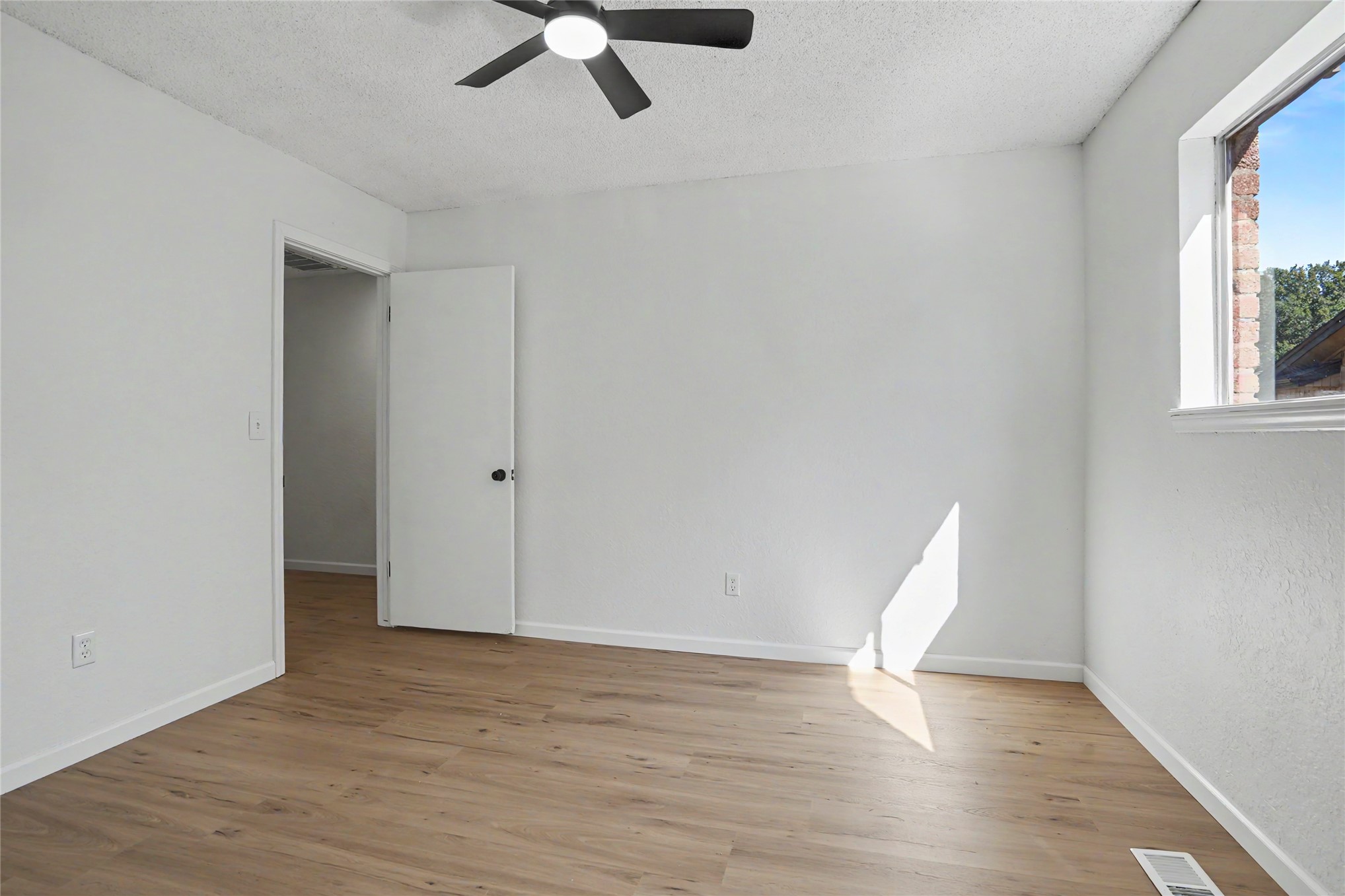 782 N Zenith Avenue Property Photo 30
