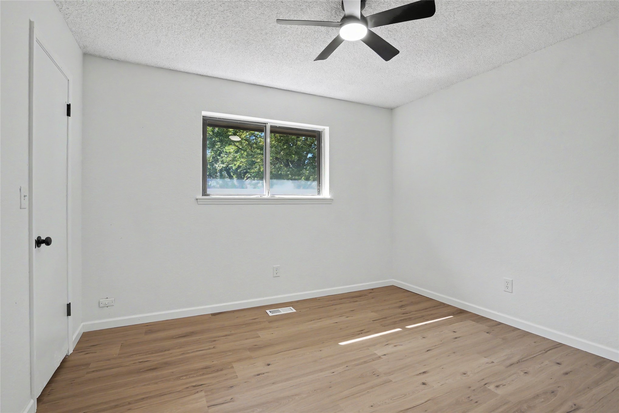 782 N Zenith Avenue Property Photo 35