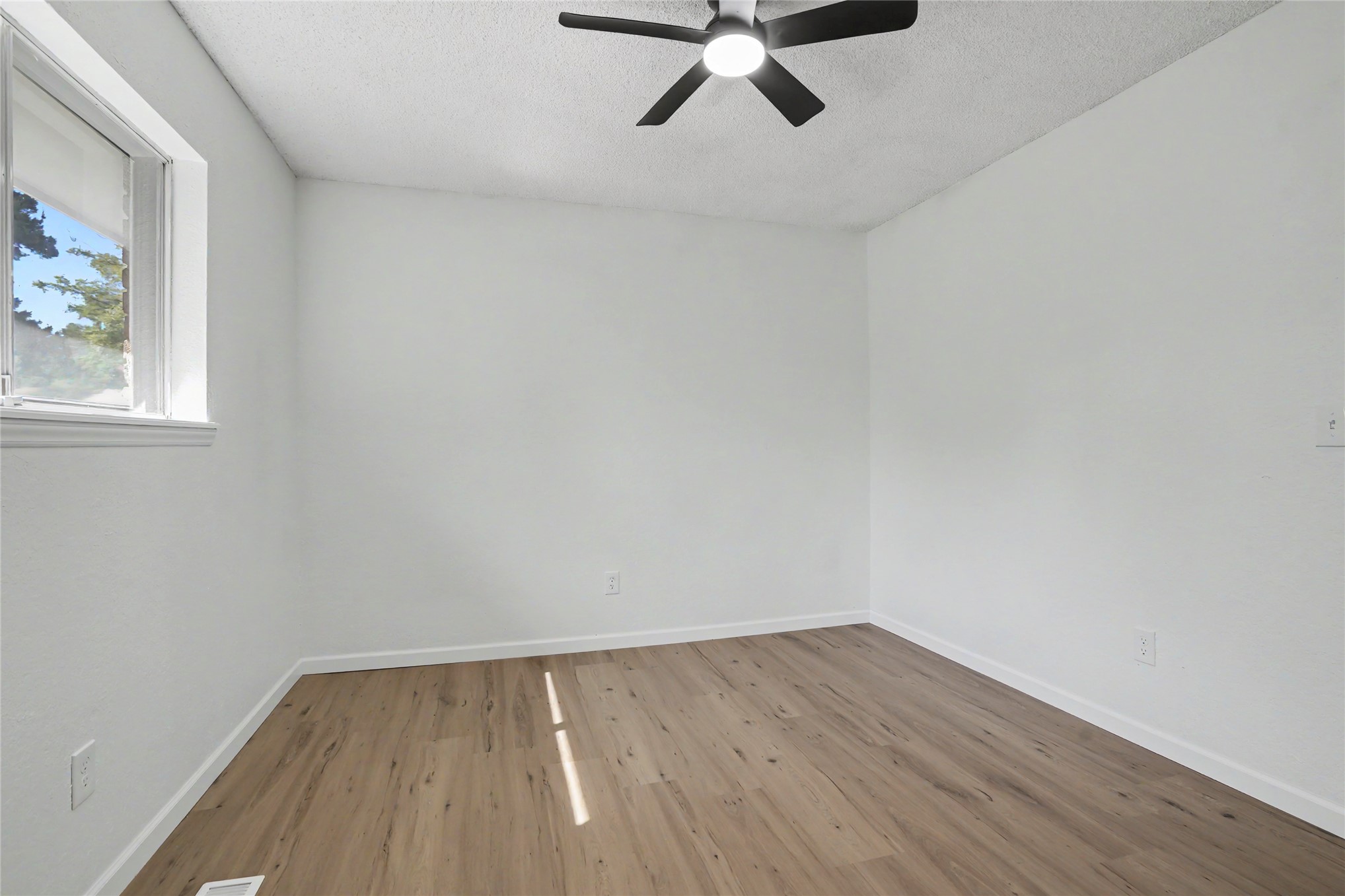 782 N Zenith Avenue Property Photo 36