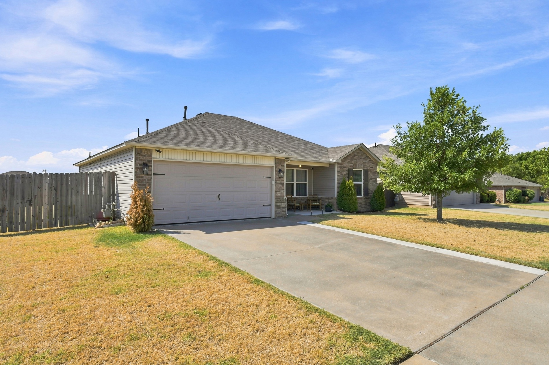 10004 E 107th Place Property Photo 3