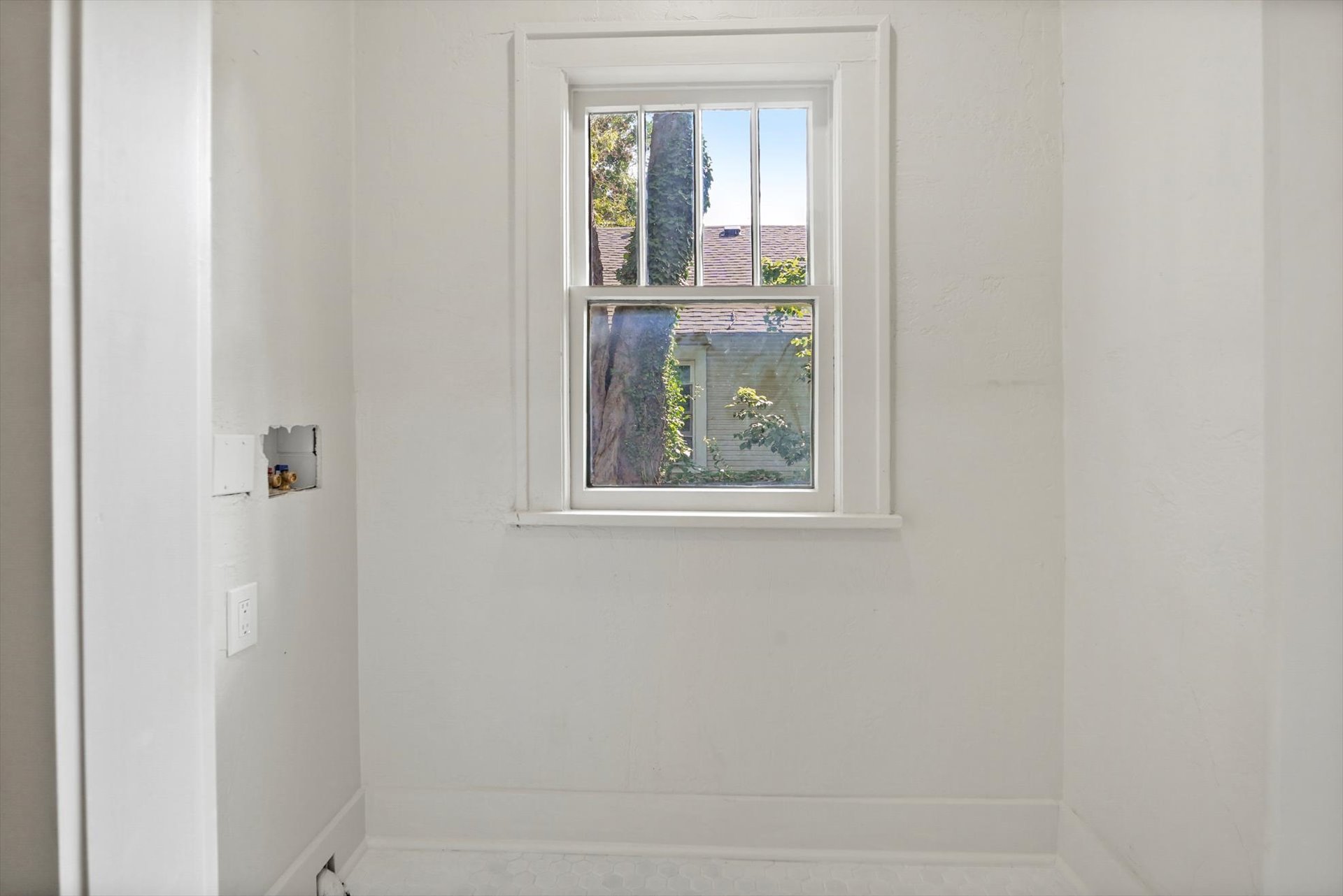 2617 E 10th Street Property Photo 10