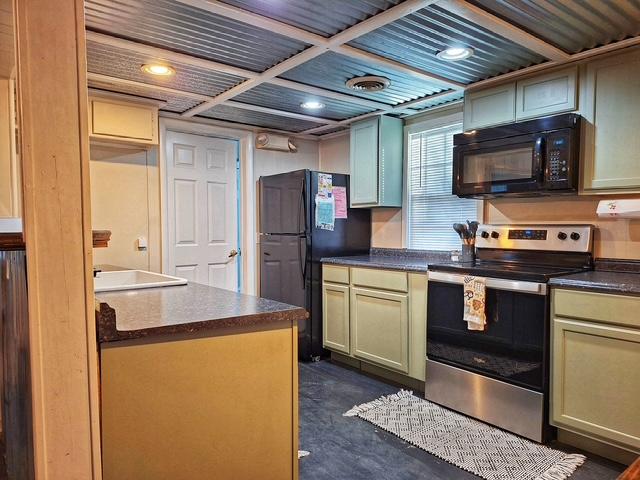 500 N Hinckley Street Property Photo 7