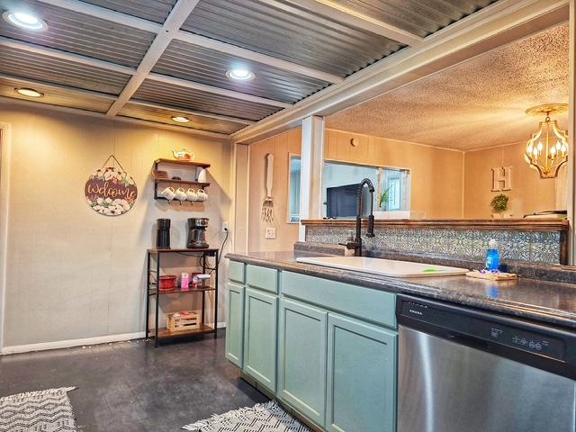 500 N Hinckley Street Property Photo 8